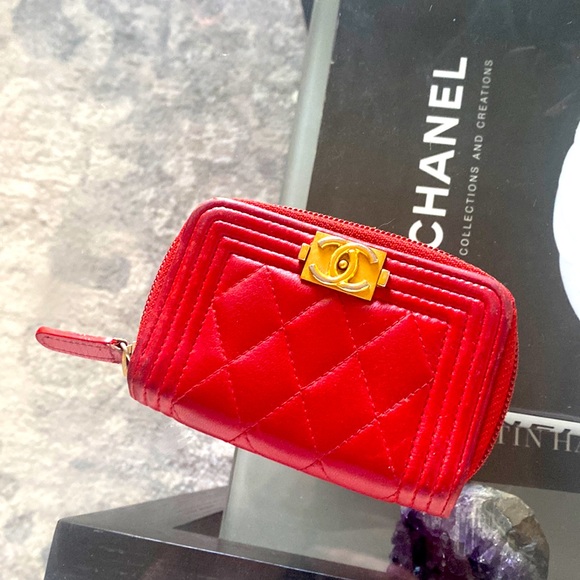 CHANEL Handbags - CHANEL 🇫🇷Rouge Lambskin Wallet💋